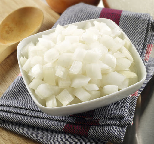 330033. Cebolla en dados