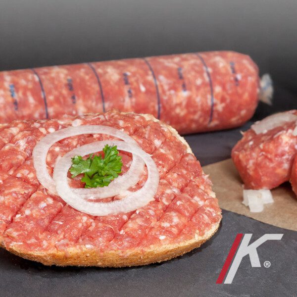 420277. Carne de cerdo cruda condimentada - Zwiebelwurst