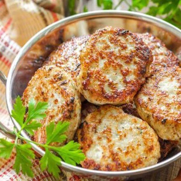 7328. HAMBURGUESA POLLO PREFRITA 50g